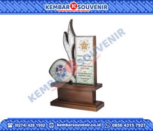 Souvenir Wayang Perak PT NFC Indonesia Tbk