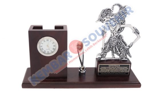 Contoh Piala Akrilik Akademi Kebidanan Dharma Praja Bondowoso