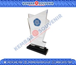 Trophy Plakat PT Centratama Telekomunikasi Indonesia Tbk.