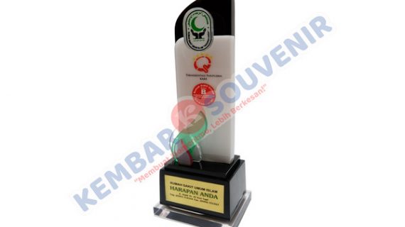 Piala Dari Akrilik Pusat Pendidikan Pancasila dan Konstitusi Mahkamah Konstitusi